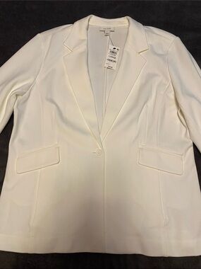 “On 34th”Single-Button Blazer